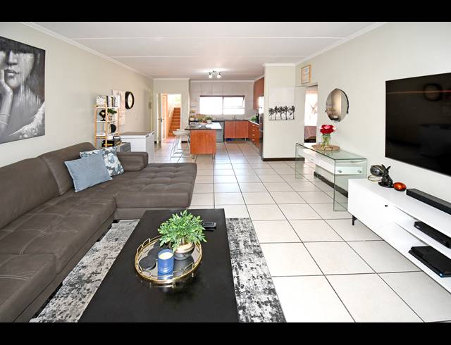 2 BEDROOM APARTMENT FOR SALE IN SUNNINGHILL